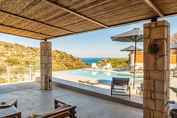 Foto van Villa in Kastellákia met Zwembad & BBQ - Vakantiehuis in Rethymno - PoolOfHouse