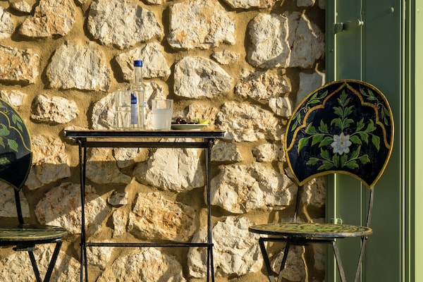 Foto van Charmant, warm vakantie huis, prive zwembad, veel privacy, zeezicht, west Lefkas - Ambiance