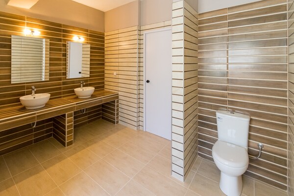 Foto van Villa bij Laki Beach met Zwembad - Vakantiehuis in Frangocastello - BathRoom