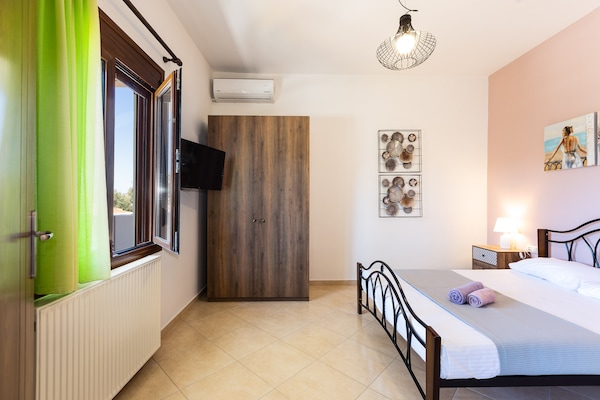 Foto van Huis in Spili met Uitzicht op Bergen - Vakantiehuis in Spili - BedRoom