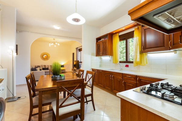 Foto van Huis in Spili met Uitzicht op Bergen - Vakantiehuis in Spili - DiningRoom