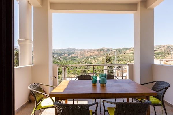 Foto van Huis in Spili met Uitzicht op Bergen - Vakantiehuis in Spili - TerraceBalcony