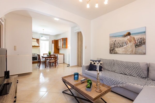 Foto van Huis in Spili met Uitzicht op Bergen - Vakantiehuis in Spili - LivingRoom