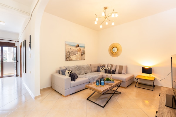 Foto van Huis in Spili met Uitzicht op Bergen - Vakantiehuis in Spili - LivingRoom