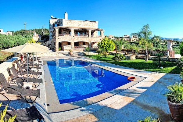 Foto van Kretaanse villa vlakbij het strand voor 10 - Vakantiehuis in Kondomari - PoolOfHouse