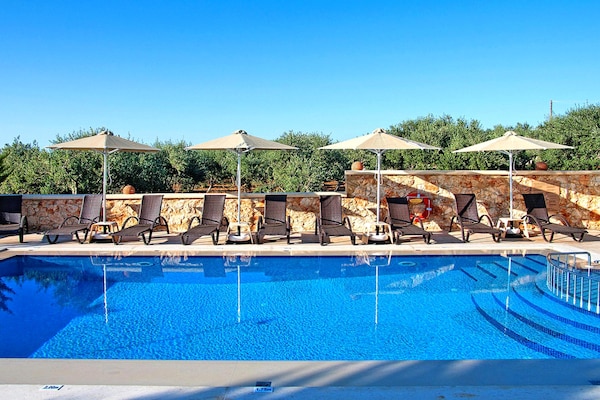 Foto van Kretaanse villa vlakbij het strand voor 10 - Vakantiehuis in Kondomari - PoolOfHouse