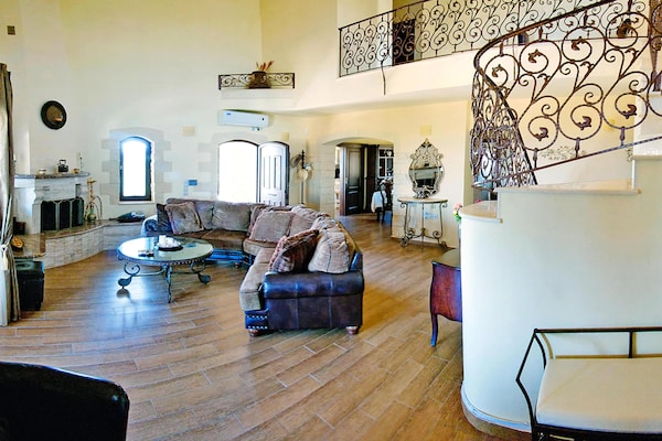 Foto van Kretaanse villa vlakbij het strand voor 10 - Vakantiehuis in Kondomari - LivingRoom