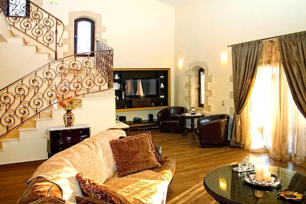 Foto van Kretaanse villa vlakbij het strand voor 10 - Vakantiehuis in Kondomari - LivingRoom