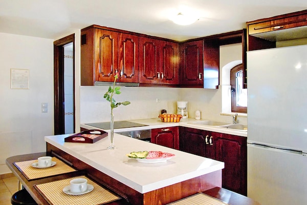 Foto van Kretaanse villa vlakbij het strand voor 10 - Vakantiehuis in Kondomari - Kitchen