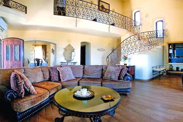 Foto van Kretaanse villa vlakbij het strand voor 10 - Vakantiehuis in Kondomari - LivingRoom