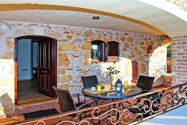 Foto van Kretaanse villa vlakbij het strand voor 10 - Vakantiehuis in Kondomari - TerraceBalcony