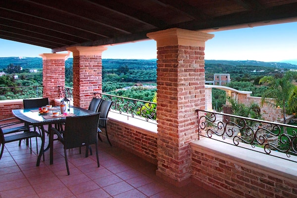 Foto van Kretaanse villa vlakbij het strand voor 10 - Vakantiehuis in Kondomari - TerraceBalcony