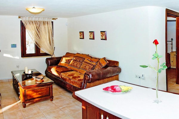 Foto van Kretaanse villa vlakbij het strand voor 10 - Vakantiehuis in Kondomari - LivingRoom