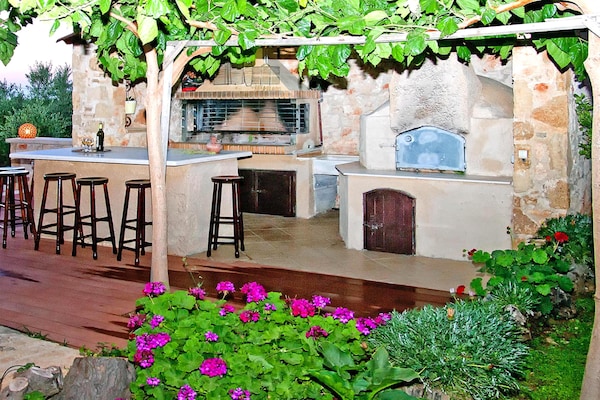 Foto van Kretaanse villa vlakbij het strand voor 10 - Vakantiehuis in Kondomari - TerraceBalcony
