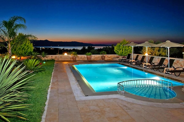 Foto van Kretaanse villa vlakbij het strand voor 10 - Vakantiehuis in Kondomari - PoolOfHouse