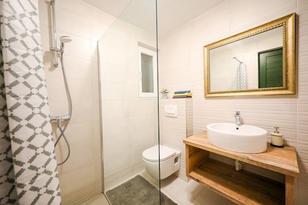 Foto van Villa in Pridraga met privézwembad - Vakantiehuis in Pridraga - BathRoom