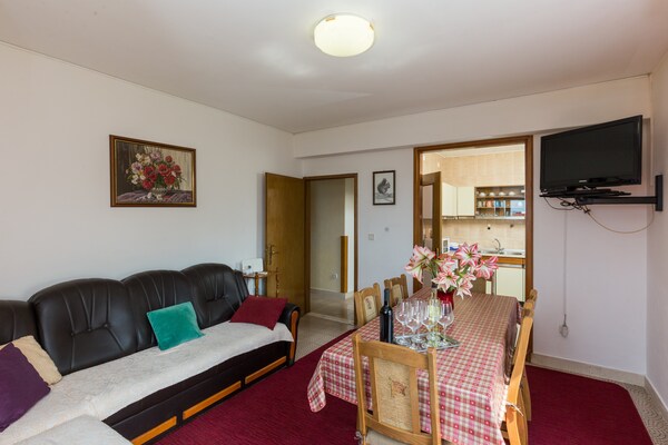 Foto van Apartments Kisic-Three Bedroom Apartment with Sea View - LivingRoom