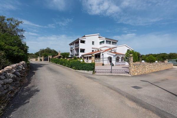 Foto van Apartments Karen - Comfort Two Bedroom Apartment with Balcony (A4) - Outdoor