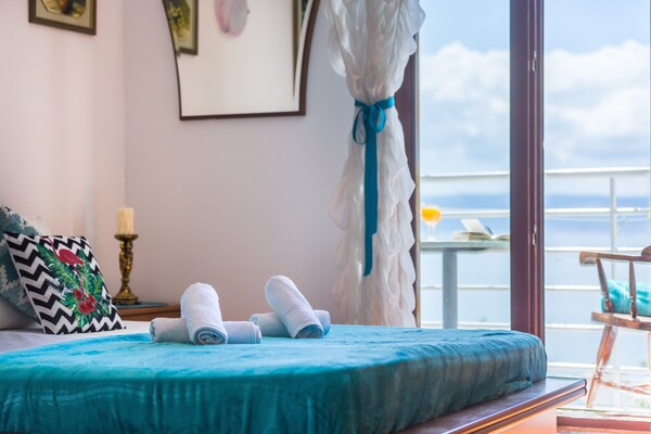 Foto van Apartments Sunrise ( Duilovo ) -Three Bedroom Apartment with Sea View Terrace - BedRoom