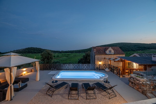 Foto van Stone House Prapatna-Two Bedroom Holiday Home with Swimming Pool - Pool