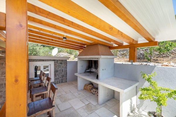 Foto van Stone House Prapatna-Two Bedroom Holiday Home with Swimming Pool - Facilities