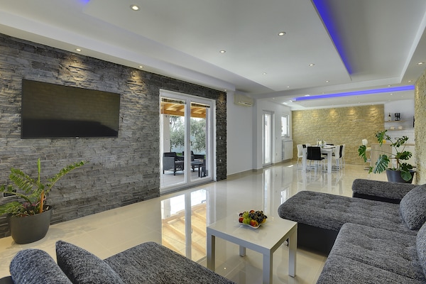 Foto van Appartement in Kroatië bij het Strand - Vakantiehuis in Pula - LivingRoom