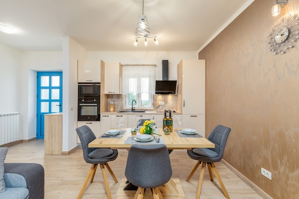 Foto van Stijlvolle villa met zwembad en tuin - Vakantiehuis in Čepić - Kitchen
