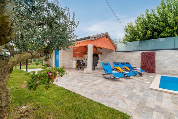Foto van Stijlvolle villa met zwembad en tuin - Vakantiehuis in Čepić - Facilities
