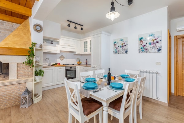 Foto van Stijlvolle villa met zwembad en tuin - Vakantiehuis in Čepić - Kitchen