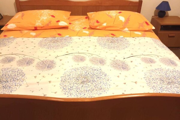 Foto van Seaside Okrug Gornji Apartment with Terrace and Patio - Two Bedroom Apartment with Terrace - BedRoom