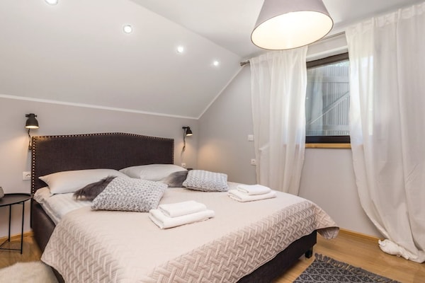 Foto van Countryside Villa Latin with Outdoor Swimming Pool - Four Bedroom Villa with Swimming Pool - BedRoom