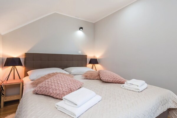Foto van Countryside Villa Latin with Outdoor Swimming Pool - Four Bedroom Villa with Swimming Pool - BedRoom