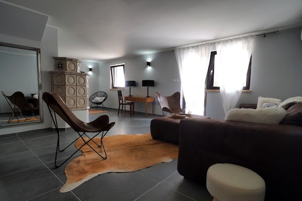 Foto van Countryside Villa Latin with Outdoor Swimming Pool - Four Bedroom Villa with Swimming Pool - LivingRoom