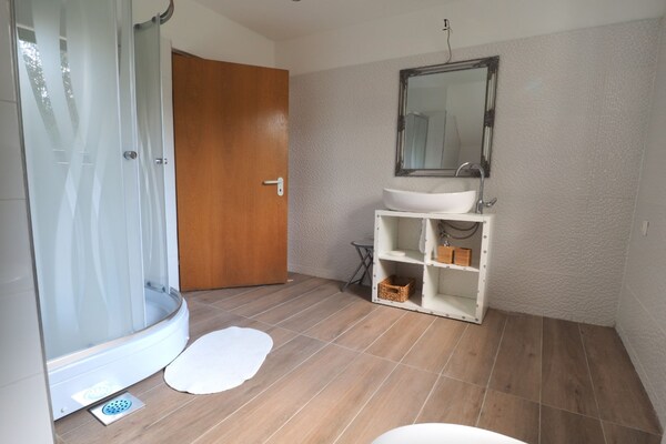 Foto van Countryside Villa Latin with Outdoor Swimming Pool - Four Bedroom Villa with Swimming Pool - BathRoom