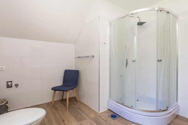 Foto van Countryside Villa Latin with Outdoor Swimming Pool - Four Bedroom Villa with Swimming Pool - BathRoom