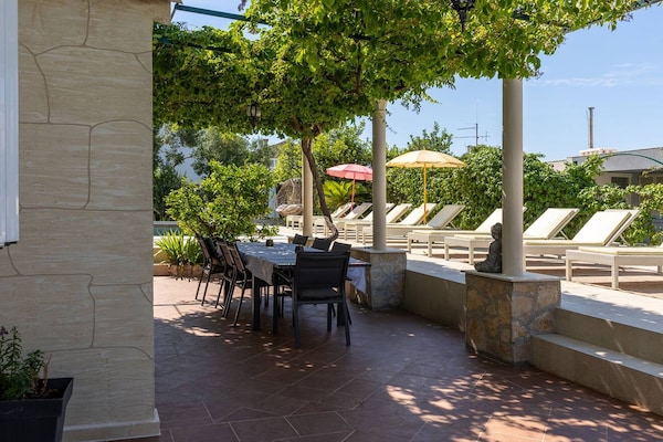 Foto van Deluxe apartment Marghareta - Three Bedroom Apartment with Sea View and Terrace - Terrace