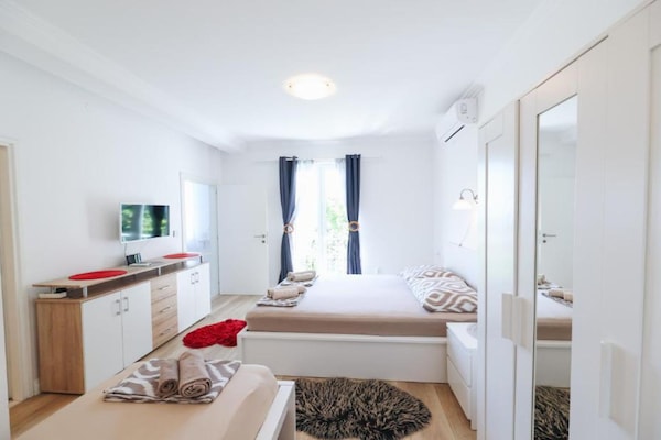 Foto van Deluxe apartment Marghareta - Three Bedroom Apartment with Sea View and Terrace - BedRoom