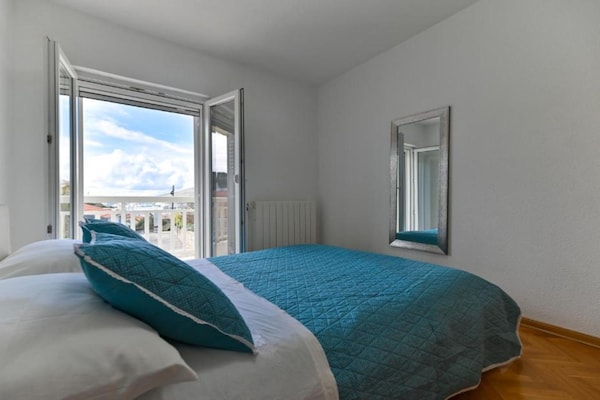 Foto van Deluxe Three Bedroom Apartment with Balcony and Pool - BedRoom