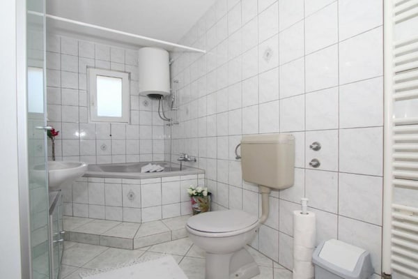 Foto van Deluxe Three Bedroom Apartment with Balcony and Pool - BathRoom