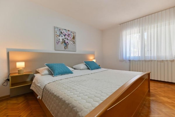 Foto van Deluxe Three Bedroom Apartment with Balcony and Pool - BedRoom
