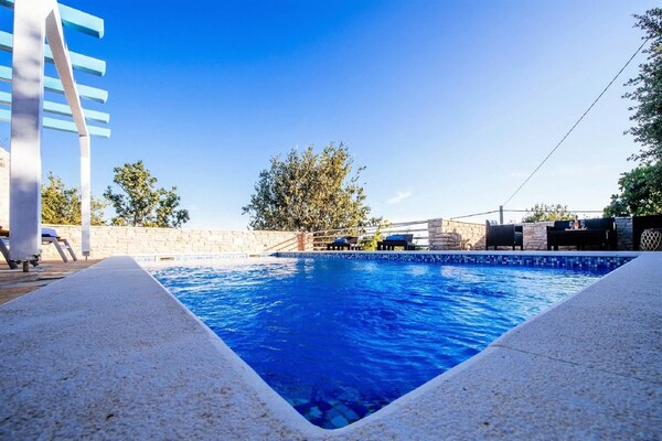 Foto van MY DALMATIA - Holiday home Korlat - Vakantiehuis in Korlat - PoolOfHouse