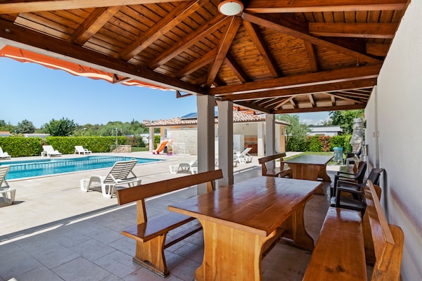 Foto van Stacaravan in Banjole bij Strand Centinera - Vakantiehuis in Banjole - TerraceBalcony