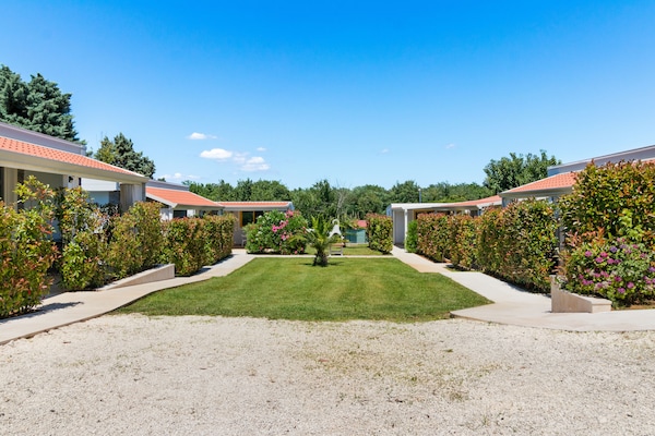 Foto van Stacaravan in Banjole bij Strand Centinera - Vakantiehuis in Banjole - GardenSummer