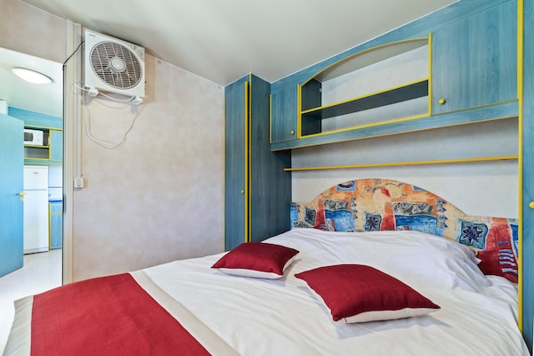 Foto van Stacaravan in Banjole bij Strand Centinera - Vakantiehuis in Banjole - BedRoom