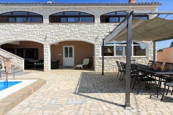Foto van Dvori met privézwembad - Vakantiehuis in Medulin - Untagged