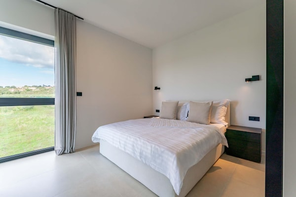 Foto van Exquisite villa met jacuzzi - Vakantiehuis in Labinci - BedRoom