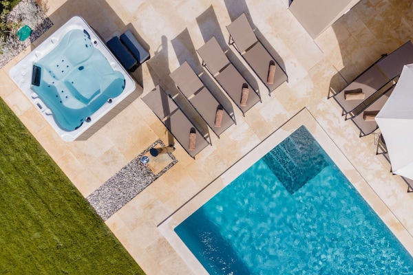 Foto van Exquisite villa met jacuzzi - Vakantiehuis in Labinci - PoolOfHouse