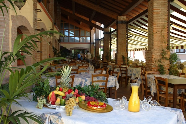 Foto van Stacaravan op vakantiepark Bella italia - Vakantiehuis in Peschiera - ParkFacilities