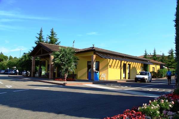 Foto van Stacaravan op vakantiepark Bella italia - Vakantiehuis in Peschiera - ParkFacilities