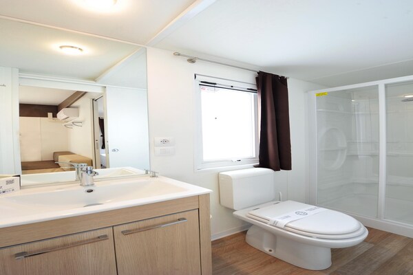 Foto van Stacaravan op vakantiepark Bella italia - Vakantiehuis in Peschiera - BathRoom